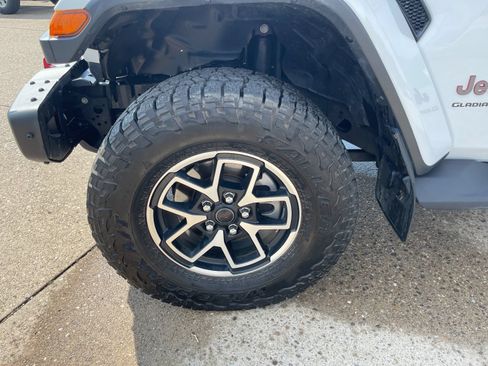 Used 2025 Jeep Gladiator Rubicon AWD/4WD image 31