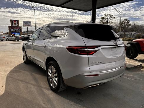 Used 2021 Buick Enclave Essence image 6