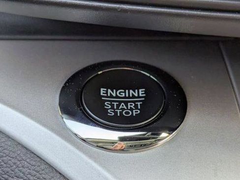 Used 2024 Ford Explorer XLT image 19