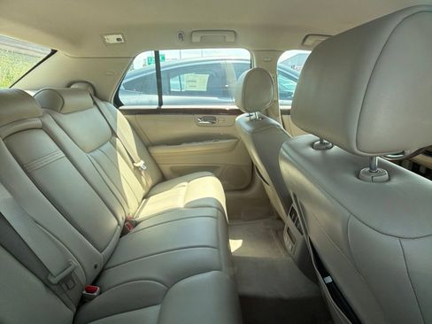 Used 2006 Cadillac DTS w/ Trunk Convenience Package FWD image 3