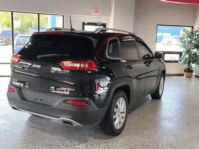 Used 2017 Jeep Cherokee Limited AWD/4WD image 6