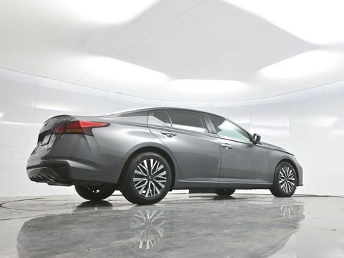 Used 2024 Nissan Altima 2.5 SV FWD image 52
