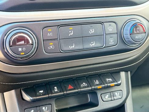 Used 2022 GMC Canyon Denali AWD/4WD image 16