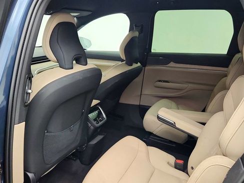 Used 2025 Volvo EX90 Plus AWD/4WD image 19