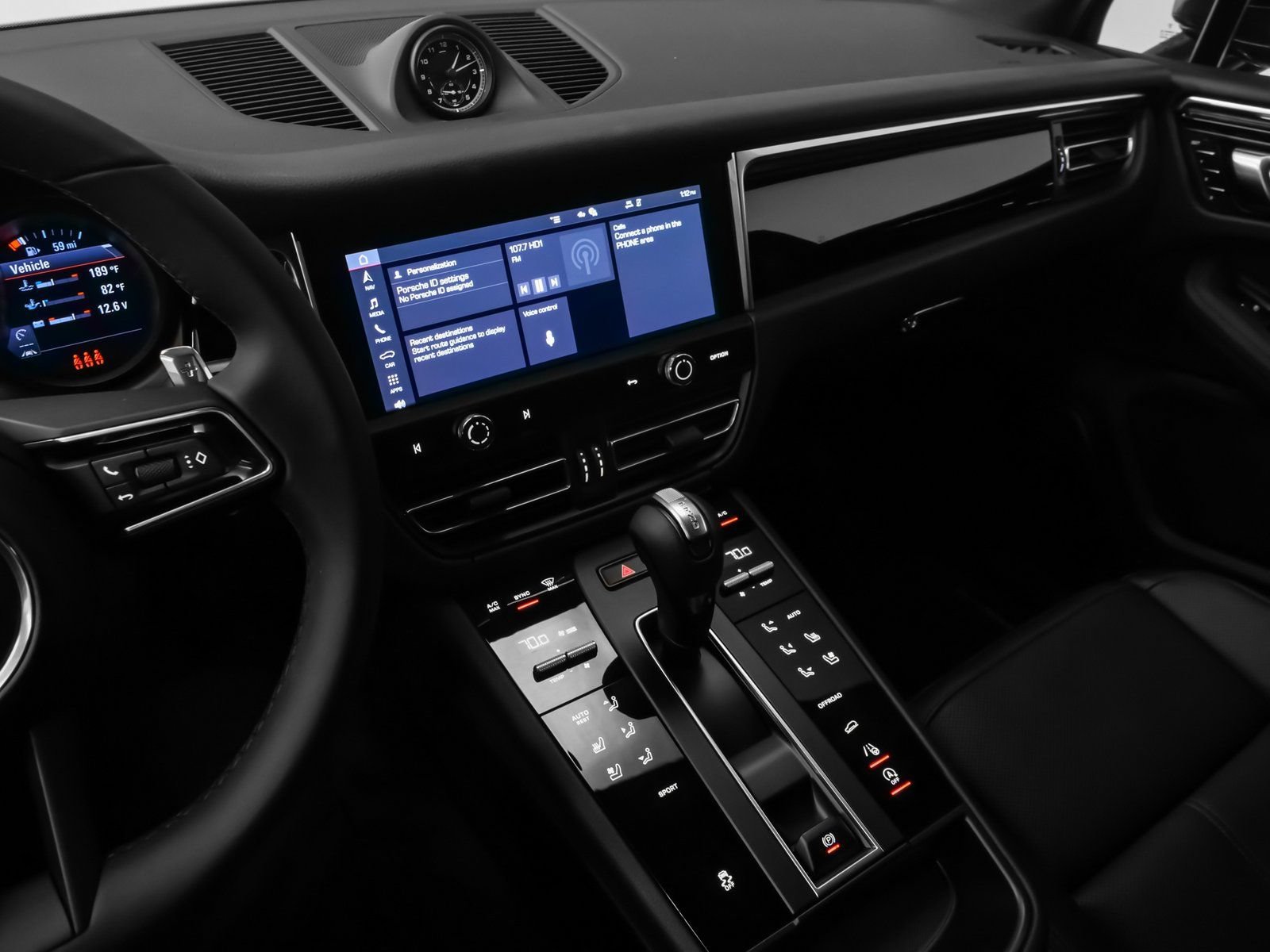 Certified 2025 Porsche Macan AWD/4WD image 32