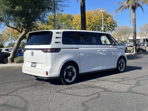 Certified 2025 Volkswagen ID. Buzz Pro S image 4
