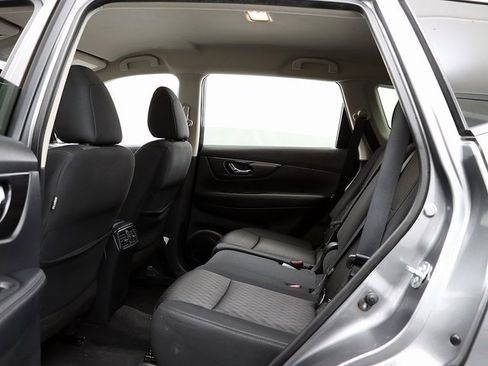 Used 2018 Nissan Rogue SV image 12