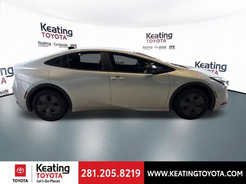Used 2026 Toyota Prius LE FWD image 8