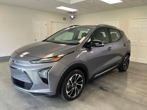 Used 2023 Chevrolet Bolt EUV Premier w/ Super Cruise Package FWD image 4