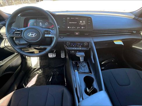 Used 2025 Hyundai Elantra Sport image 15