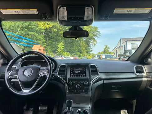 Used 2020 Jeep Grand Cherokee Laredo RWD image 10