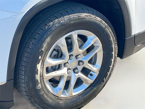 Used 2018 Chevrolet Traverse LT image 31
