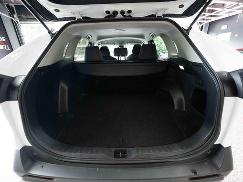 Used 2025 Toyota RAV4 XLE AWD/4WD image 28