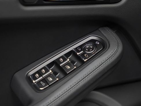 Certified 2026 Porsche Macan AWD/4WD image 24
