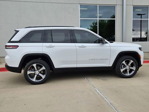 New 2026 Jeep Grand Cherokee Limited RWD image 2