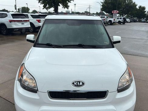 Used 2011 Kia Soul + FWD image 10