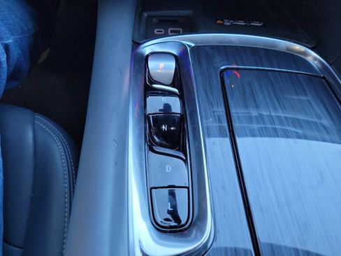 Used 2024 Buick Enclave Premium image 32