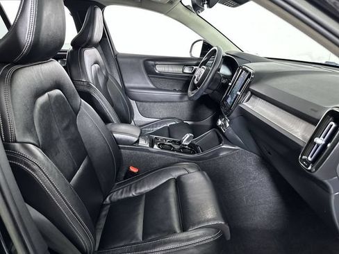 Used 2023 Volvo XC40 B5 Plus AWD/4WD image 29