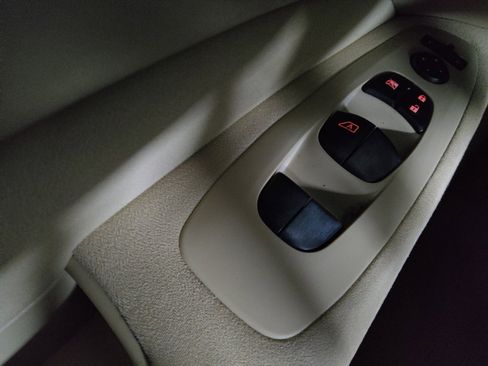 Used 2014 Nissan Pathfinder S image 27