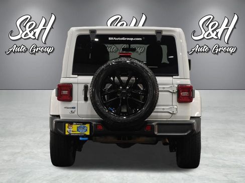 Used 2022 Jeep Wrangler Unlimited Sahara w/ Cold Weather Group image 20