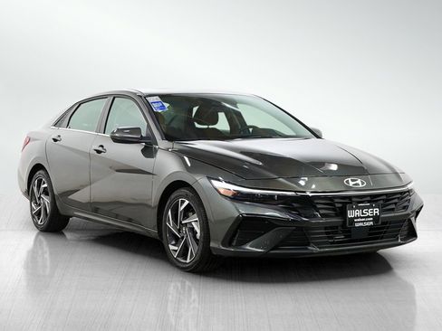 Used 2025 Hyundai Elantra SEL FWD image 7