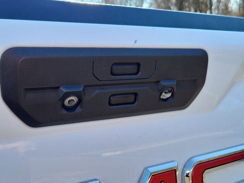 Used 2022 GMC Sierra 1500 AT4 w/ AT4 Preferred Package image 9