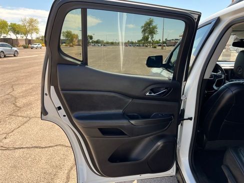 Used 2021 GMC Acadia SLT w/ Elevation Edition image 25