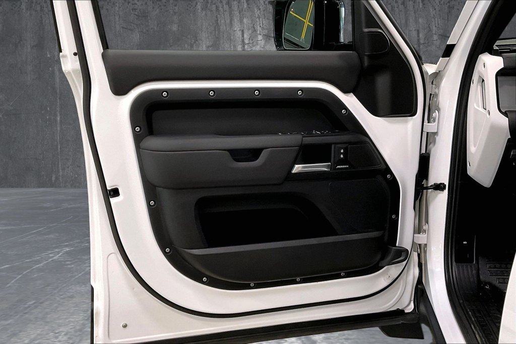 Certified 2025 Land Rover Defender 110 S AWD/4WD image 21