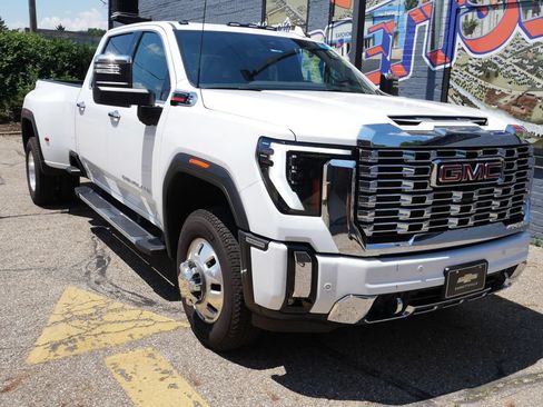 Used 2026 GMC Sierra 3500 Denali w/ Denali Reserve Package AWD/4WD image 35