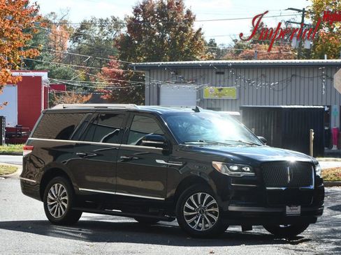 Used 2022 Lincoln Navigator L 4WD image 1