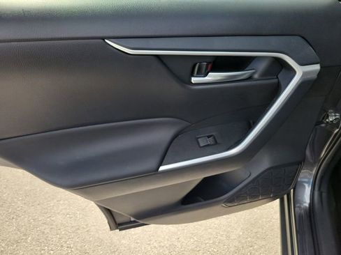 Used 2025 Toyota RAV4 XLE image 9