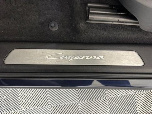 Certified 2024 Porsche Cayenne w/ Premium Package Plus (PFM) AWD/4WD image 20