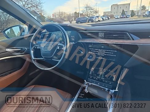 Used 2022 Audi e-tron Premium w/ Towing Package image 10