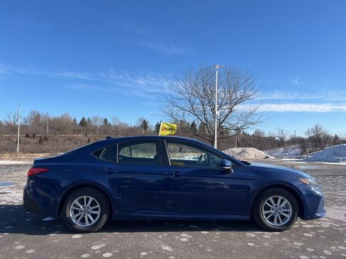 Used 2025 Toyota Camry LE image 3
