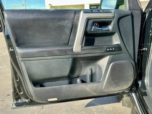 Used 2015 Toyota 4Runner Limited image 41