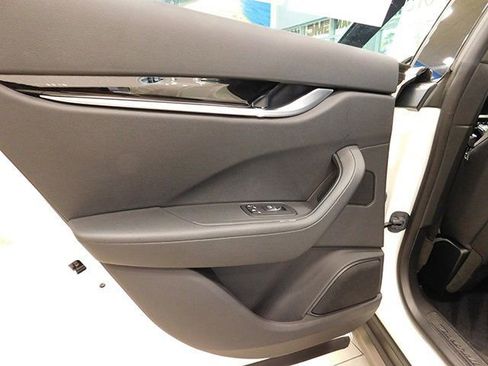 Used 2023 Maserati Levante Modena image 11