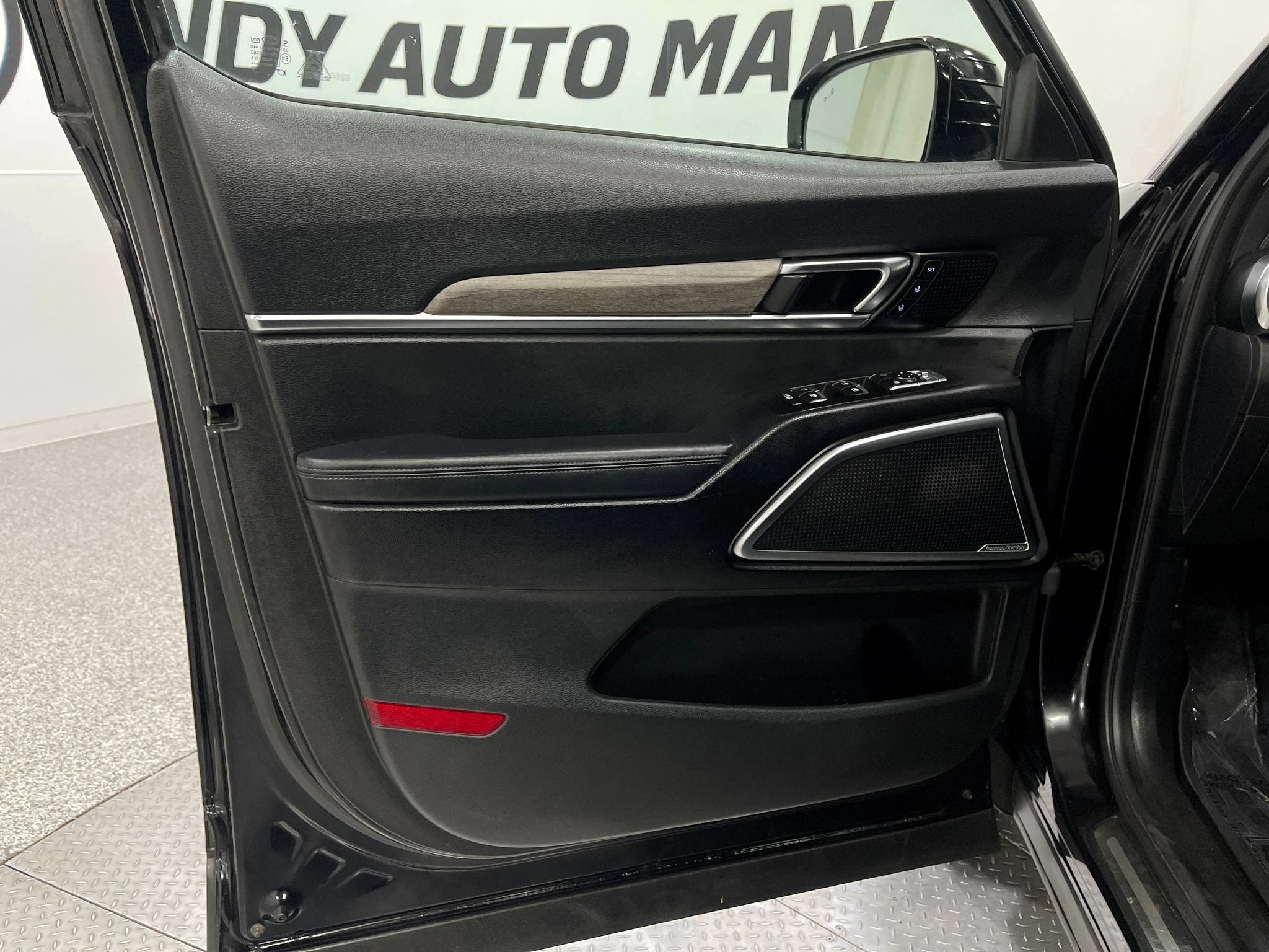 Used 2021 Kia Telluride SX w/ Nightfall Edition Package AWD/4WD image 15