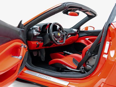 Used 2022 Ferrari F8 Tributo RWD image 3