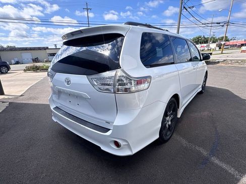 Used 2012 Toyota Sienna SE FWD image 6