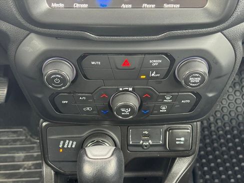 Used 2023 Jeep Renegade Latitude image 15