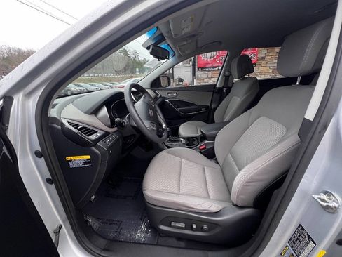 Used 2016 Hyundai Santa Fe SE FWD image 16