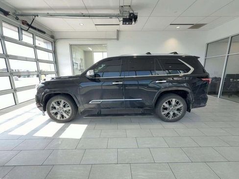 Used 2024 Toyota Sequoia Capstone AWD/4WD image 14