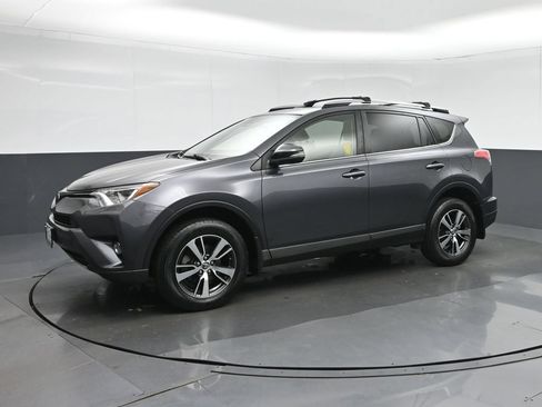 Used 2018 Toyota RAV4 XLE w/ Plus Extra Value Package AWD/4WD image 3