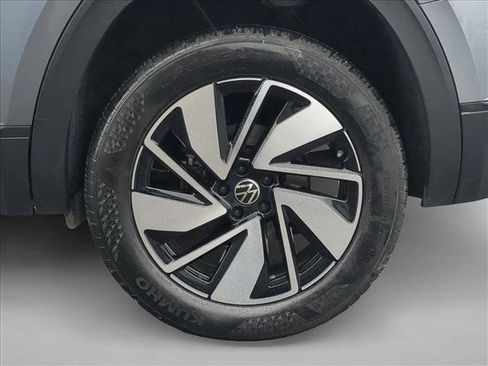Used 2025 Volkswagen Atlas SE image 30