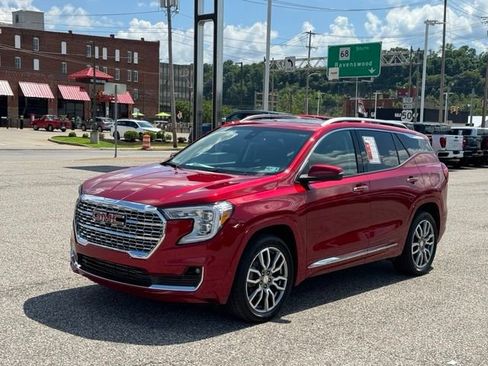 Used 2024 GMC Terrain Denali w/ Denali Premium Package AWD/4WD image 2