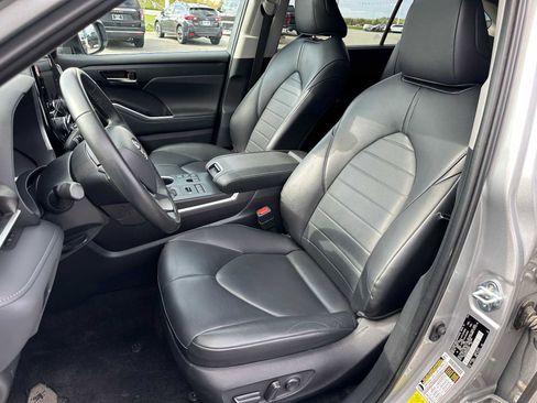 Used 2024 Toyota Highlander LE image 25