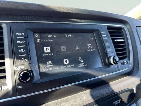 Used 2017 Kia Sedona LX w/ LX Essentials Premium Package FWD image 36