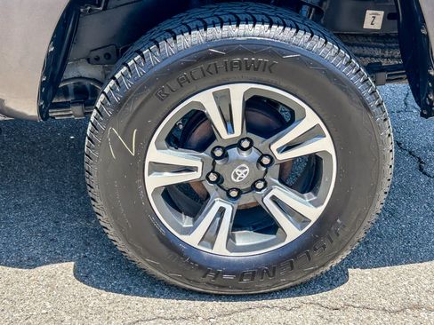 Used 2017 Toyota Tacoma SR w/ SR Convenience Package RWD image 11