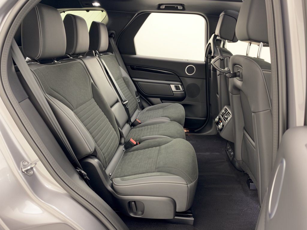 Certified 2026 Land Rover Discovery S AWD/4WD image 28