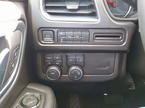 Used 2023 Chevrolet Suburban LS image 27